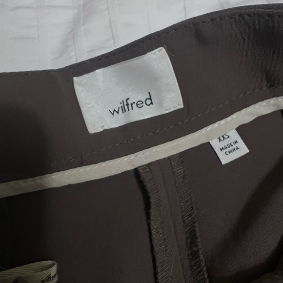 Wilfred beige dress shorts - Picture 2 of 4